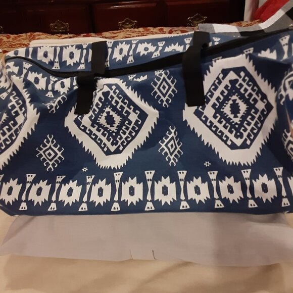 Canyon Sky Blue/White Zipper Closure Carry All Bag w/2 Large Pockets in Front - Picture 5 of 5